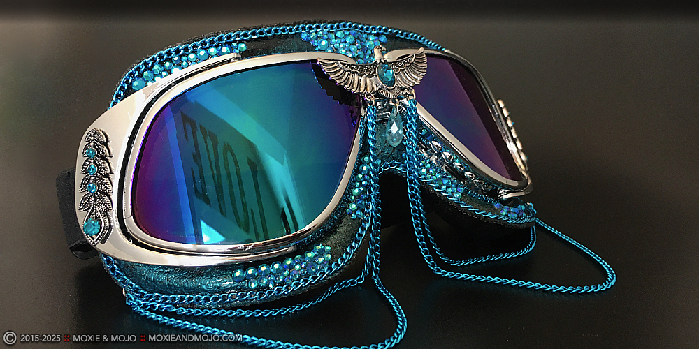 Moxie & Mojo  :: Into the Blue