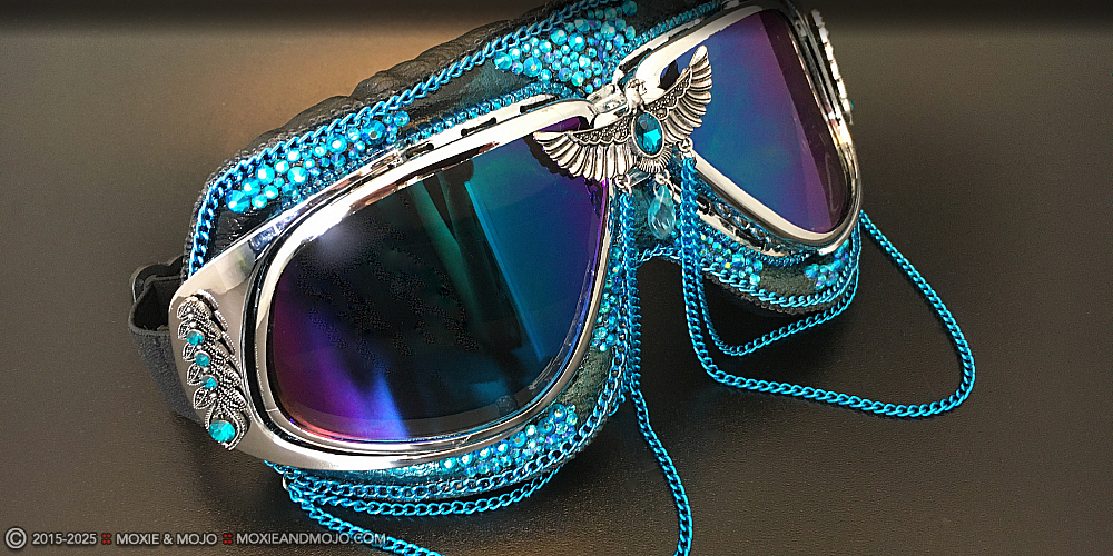Moxie & Mojo  :: Into the Blue