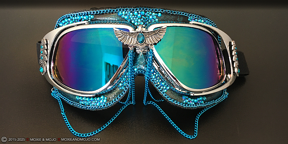 Moxie & Mojo  :: Into the Blue