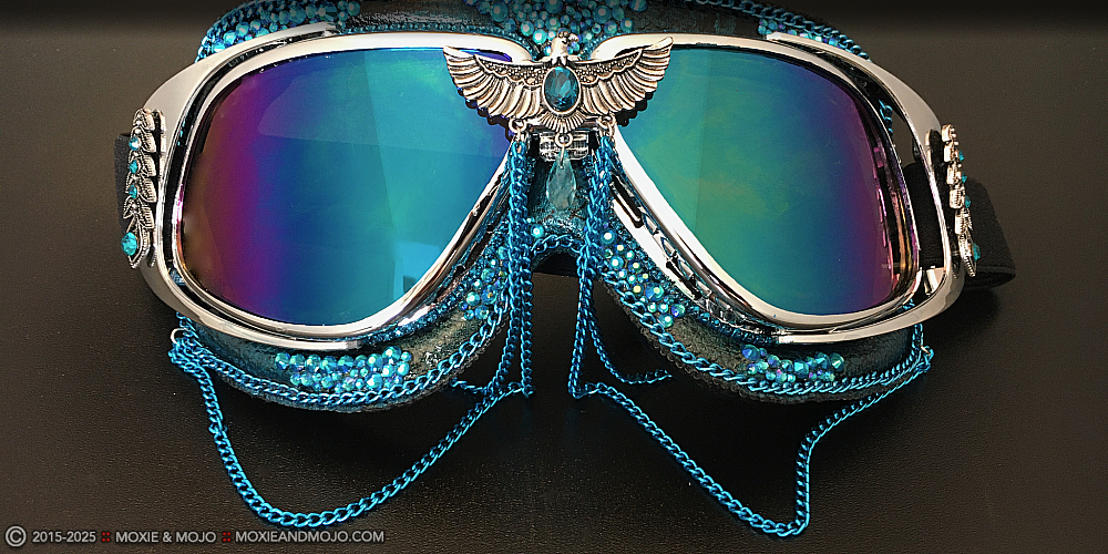 Moxie & Mojo  :: Into the Blue