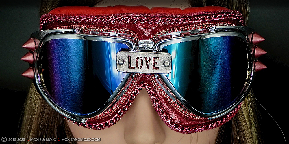 Moxie & Mojo  :: Love Never Fades