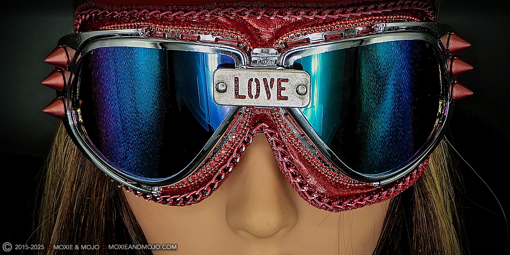 Moxie & Mojo  :: Love Never Fades