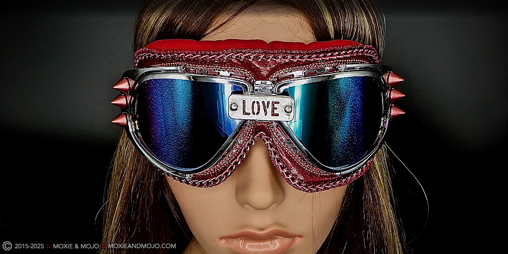 Moxie & Mojo  :: Love Never Fades