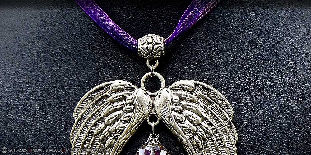 Moxie & Mojo  :: Angel Wings