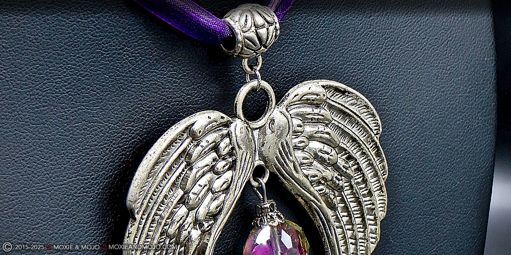 Moxie & Mojo  :: Angel Wings