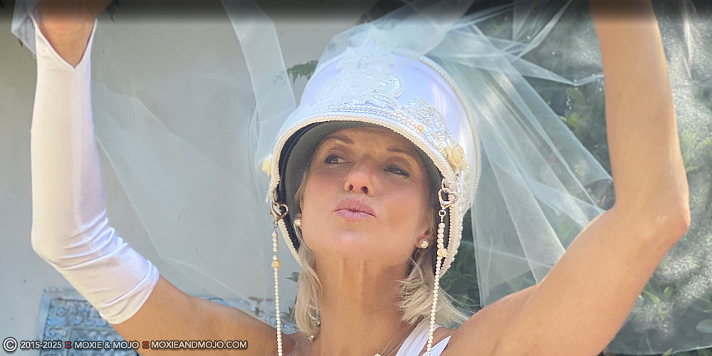 Moxie & Mojo  :: Bouquet of Roses & Veil