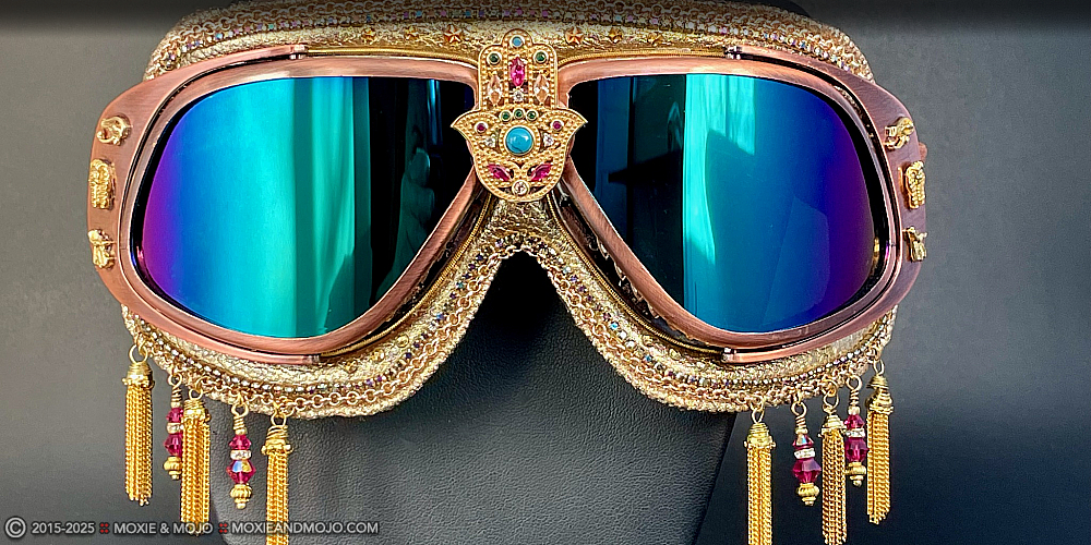 Moxie & Mojo  :: Hamsa