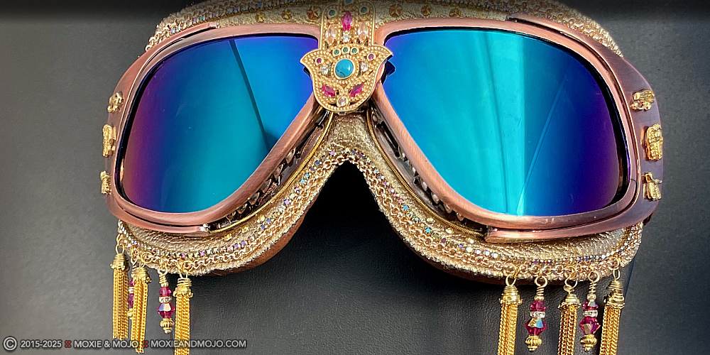 Moxie & Mojo  :: Hamsa