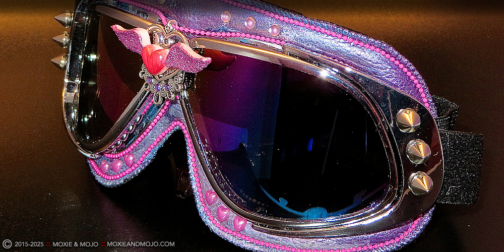 Moxie & Mojo  :: Eye Candy