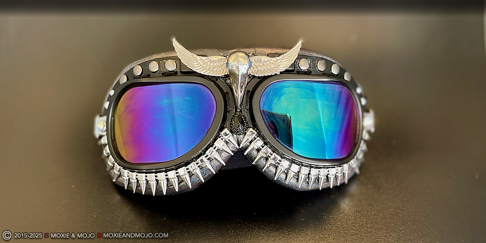 Moxie & Mojo  :: Apocalypse Bird