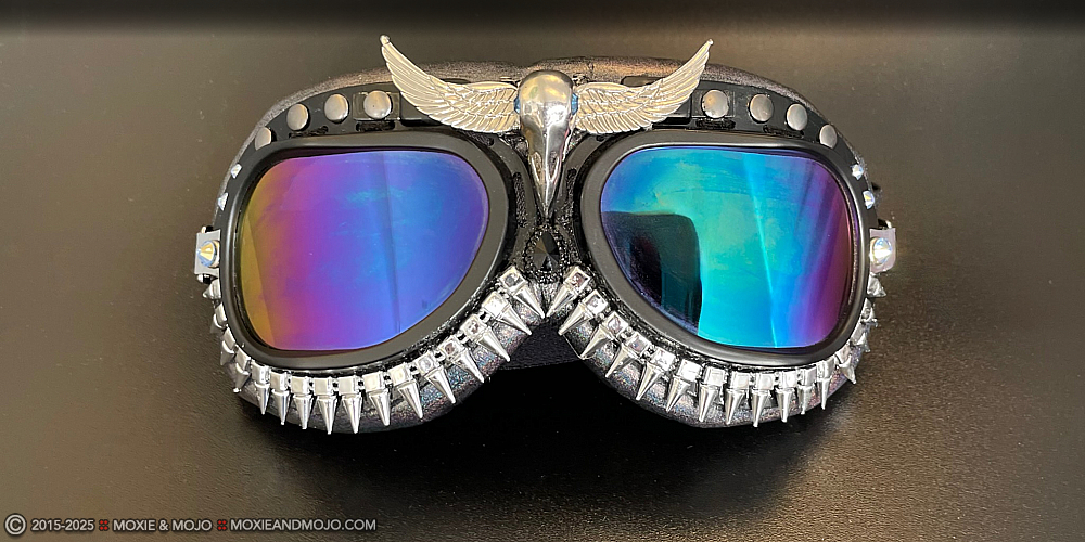 Moxie & Mojo  :: Apocalypse Bird
