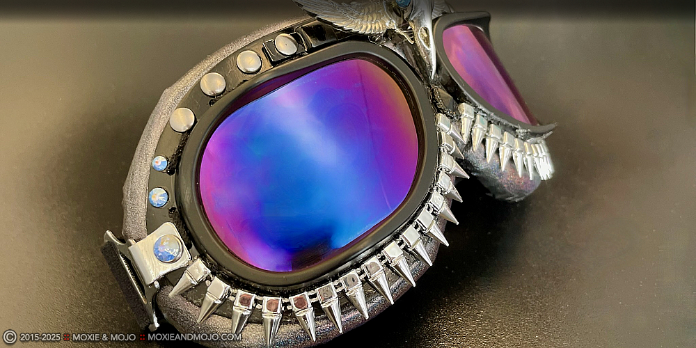 Moxie & Mojo  :: Apocalypse Bird