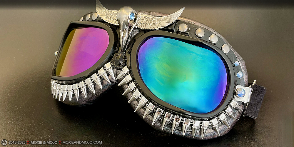 Moxie & Mojo  :: Apocalypse Bird