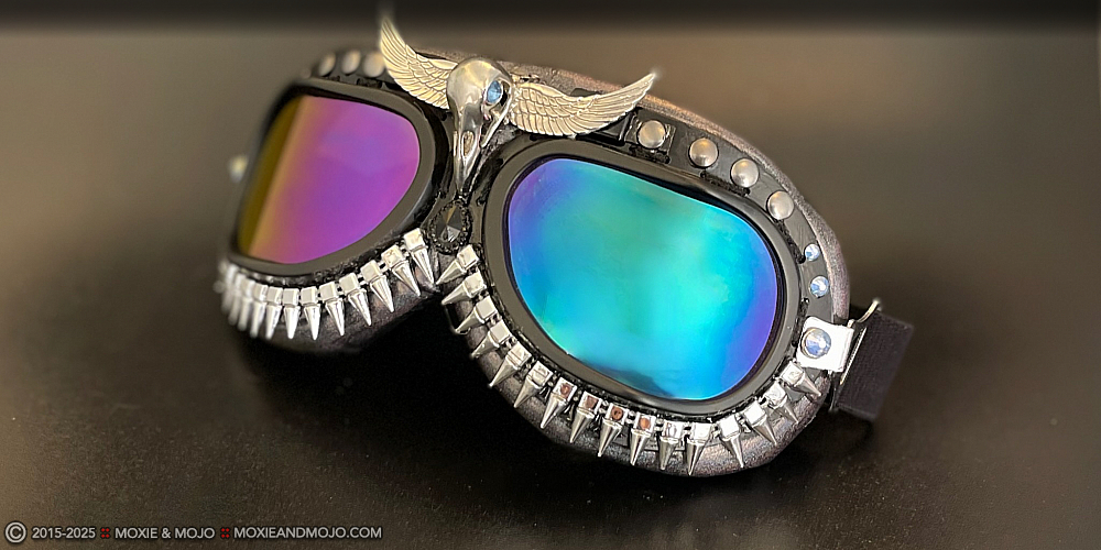 Moxie & Mojo  :: Apocalypse Bird