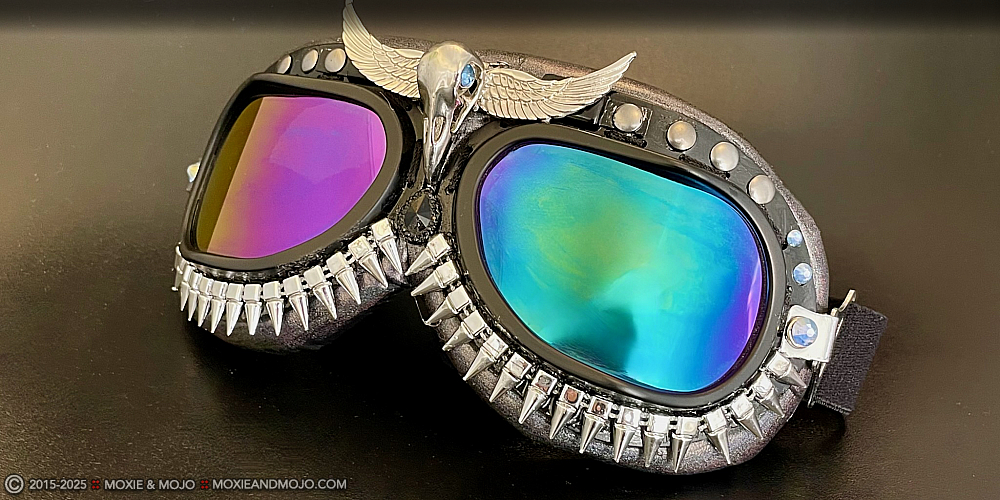 Moxie & Mojo  :: Apocalypse Bird