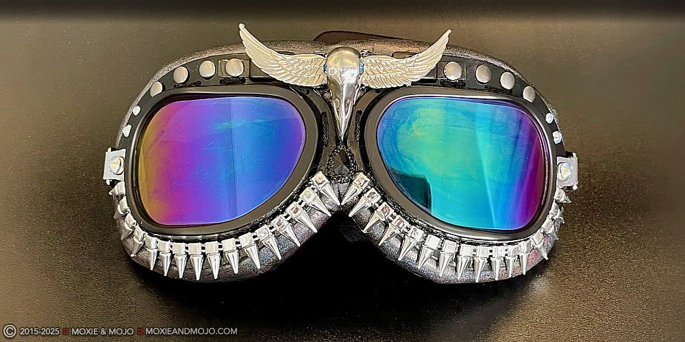 Moxie & Mojo  :: Apocalypse Bird