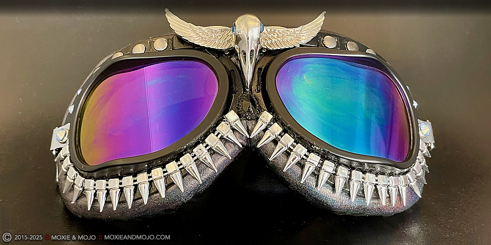 Moxie & Mojo  :: Apocalypse Bird