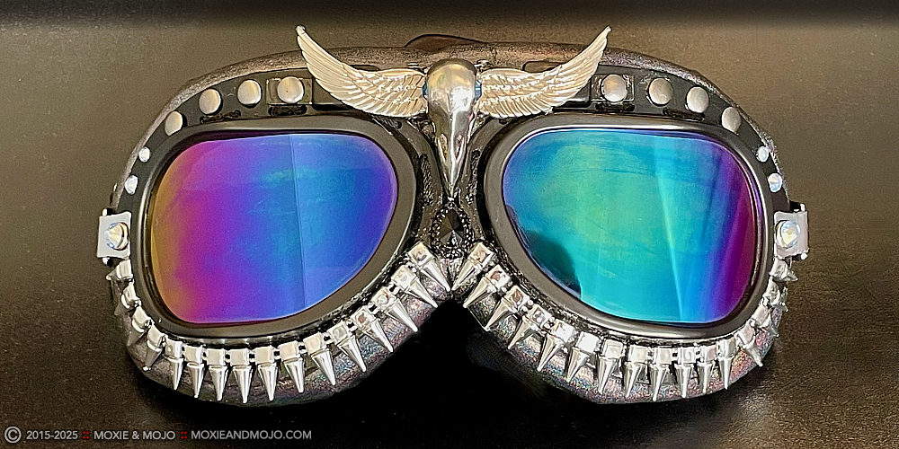 Moxie & Mojo  :: Apocalypse Bird
