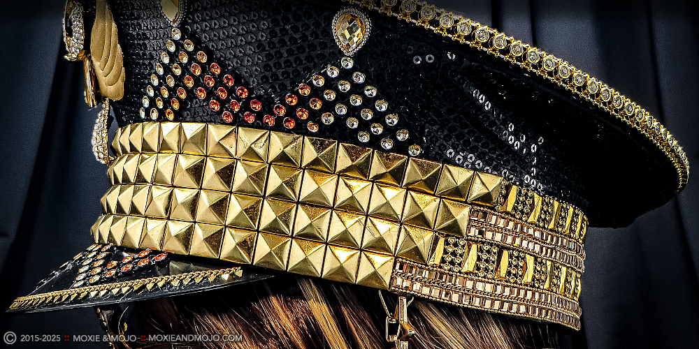Moxie & Mojo  :: Golden Angel Fox