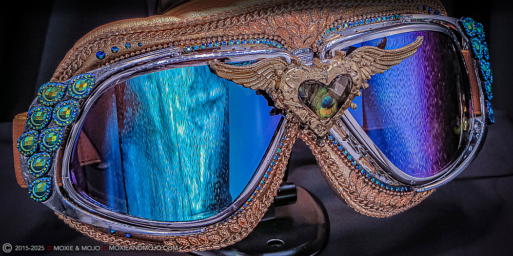 Moxie & Mojo  :: Peacock Love