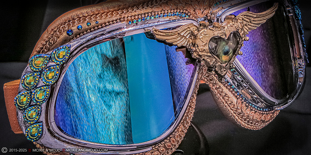Moxie & Mojo  :: Peacock Love