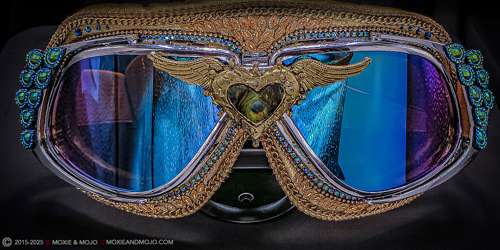 Moxie & Mojo  :: Peacock Love