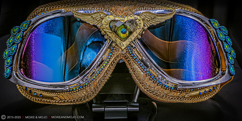 Moxie & Mojo  :: Peacock Love