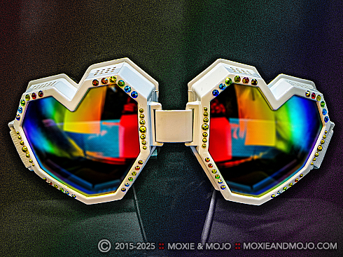 Moxie and Mojo I Heart Rainbows Goggles