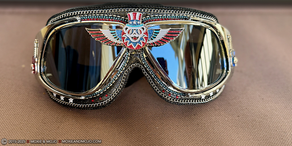 Moxie & Mojo  :: American Dead