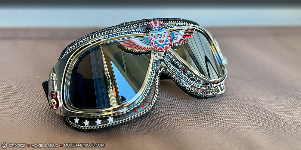 Moxie & Mojo  :: American Dead