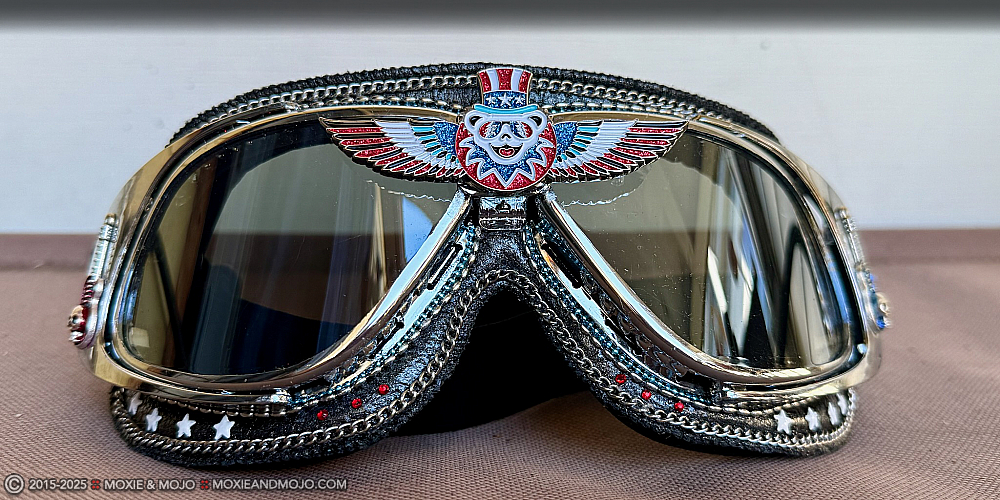 Moxie & Mojo  :: American Dead