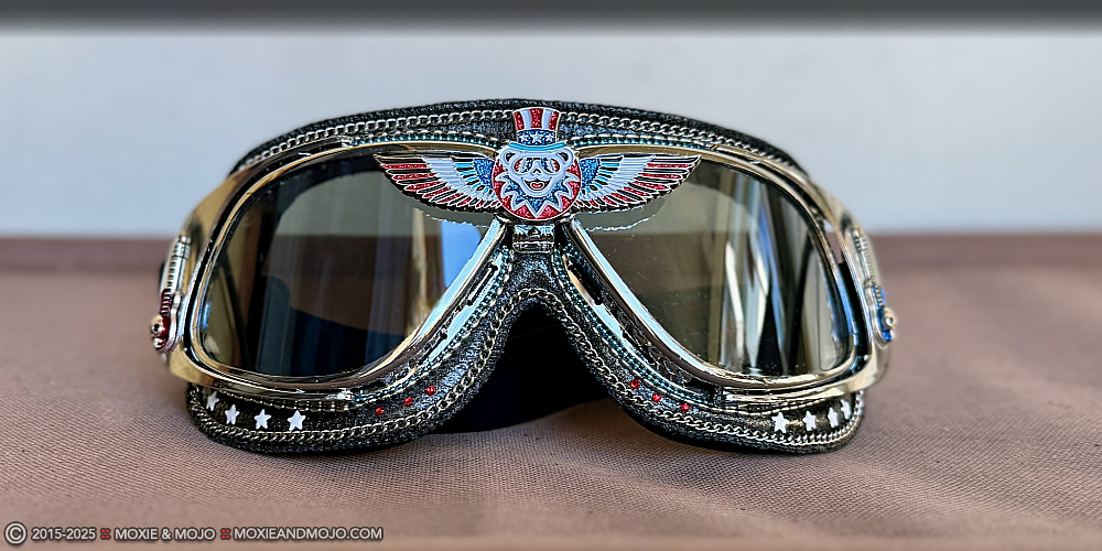 Moxie & Mojo  :: American Dead