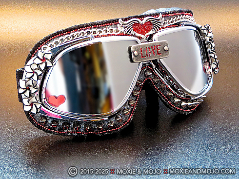 Moxie and Mojo Love With A Twist Goggles