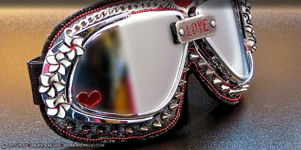 Moxie & Mojo  :: Love With A Twist