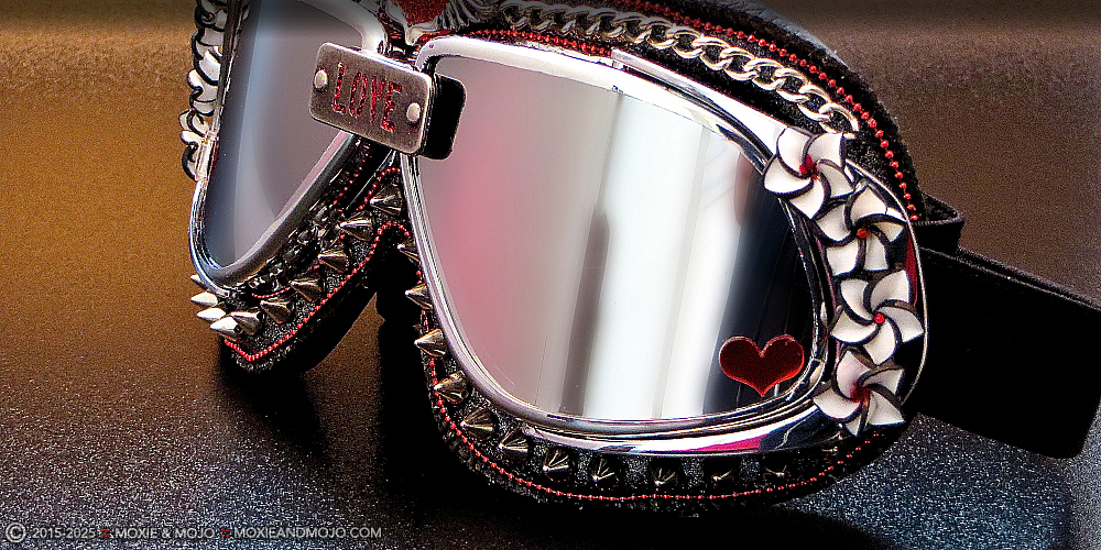 Moxie & Mojo  :: Love With A Twist
