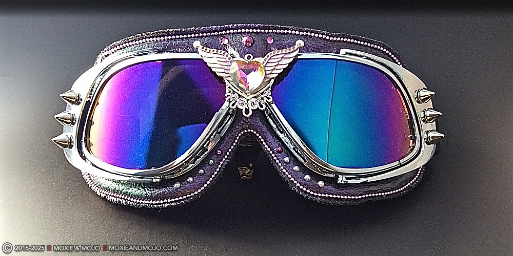 Moxie & Mojo  :: Purple Heart