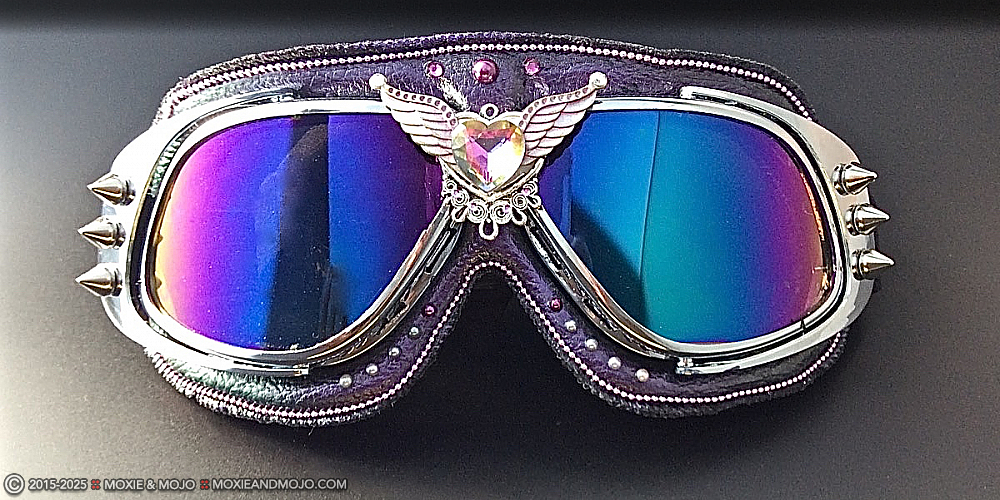 Moxie & Mojo  :: Purple Heart