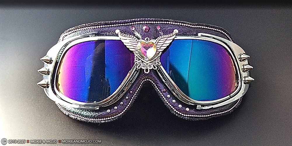 Moxie & Mojo  :: Purple Heart