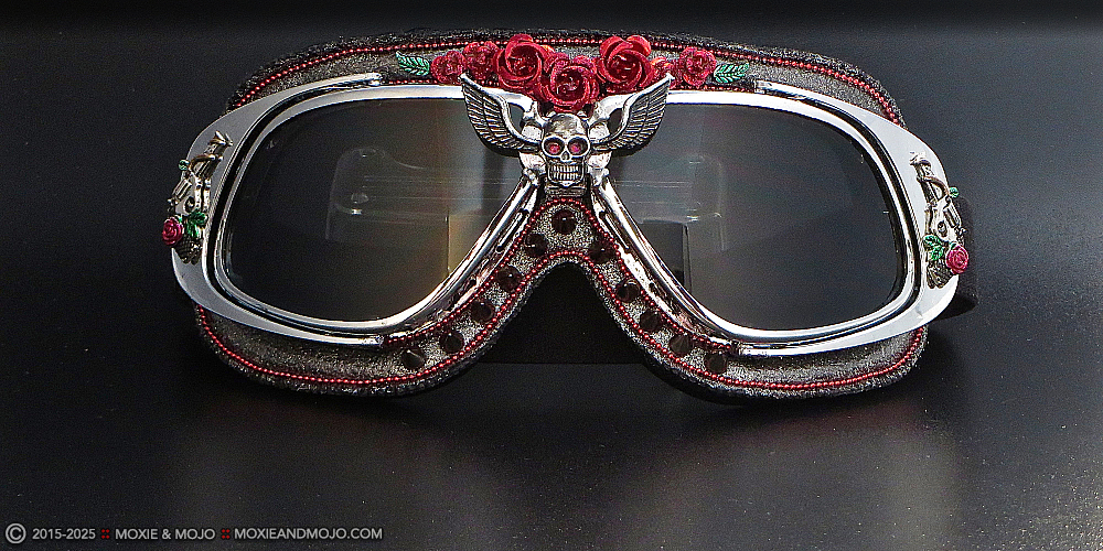 Moxie & Mojo  :: Guns and Roses