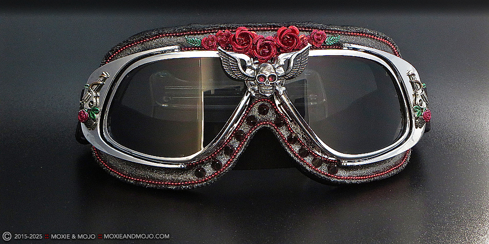 Moxie & Mojo  :: Guns and Roses