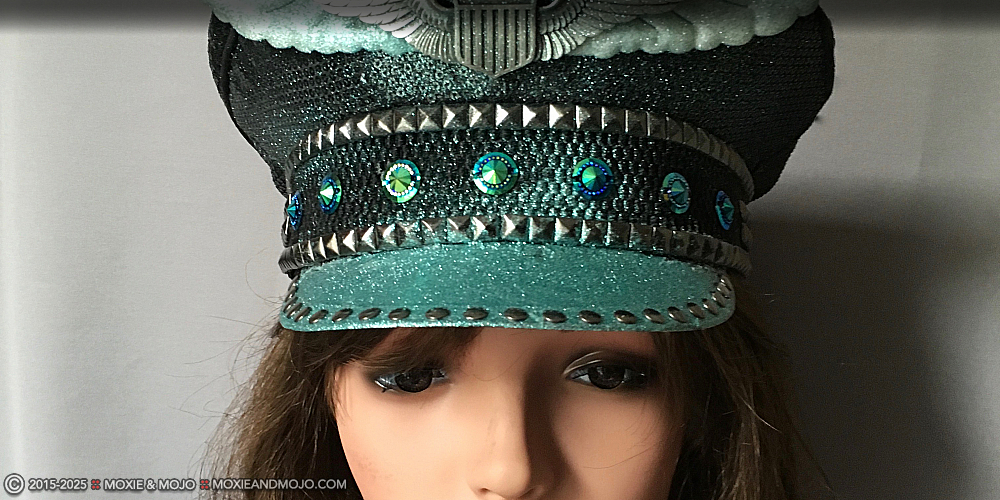 Moxie & Mojo  :: Blue Angel